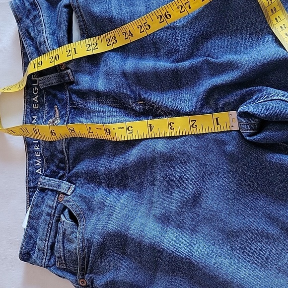 American Eagle medium wash high rise mom jean size 0 - Picture 3 of 7